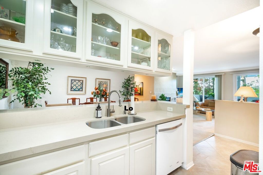 Residential for sale at 11535 Rochester Avenue 308, Los Angeles CA featuring 2 beds and 3 baths