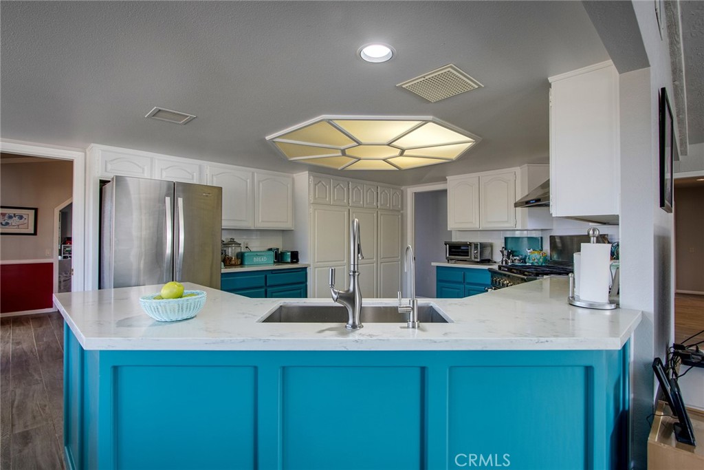 Residential for sale at 9200 Fortuna, Yucca Valley CA featuring 3 beds and 2 baths