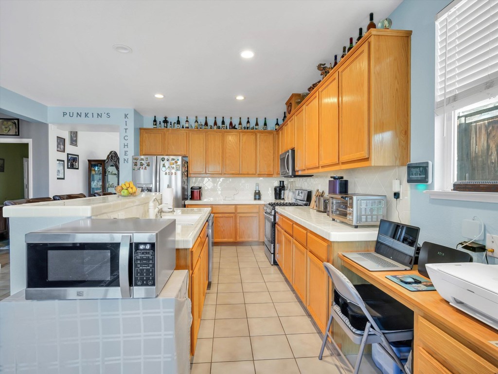 Residential for sale at 20528 Sarazen Ln, Patterson CA featuring 3 beds and 2 baths