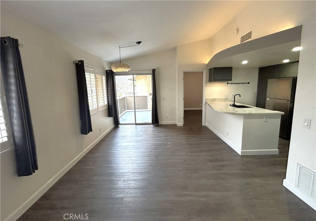 Residential Lease for rent at 3719 Oak Creek, Ontario CA featuring 2 beds and 2 baths