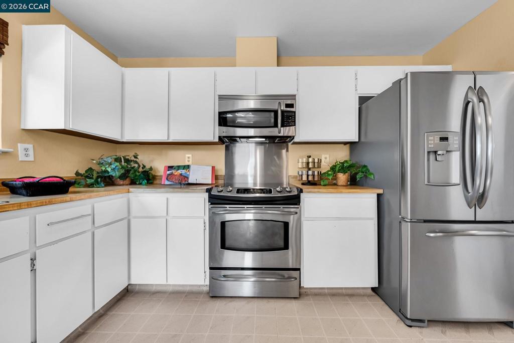 Residential for sale at 121 Fir Ct, Hercules CA featuring 3 beds and 2 baths