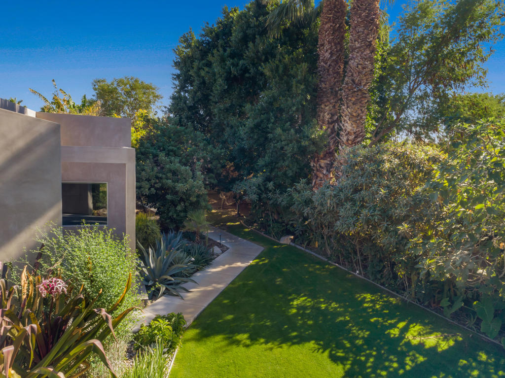 Residential for sale at 46370 Cameo Palms Drive, La Quinta CA featuring 6 beds and 8 baths