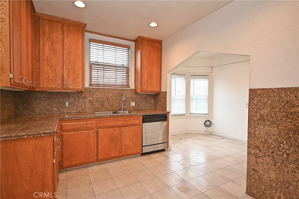 Residential for sale at 100 Gaven St, San Francisco CA featuring 2 beds and 1 bath