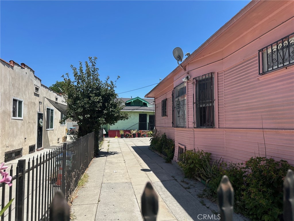 Residential Income for sale at 4618 Wall, Los Angeles CA