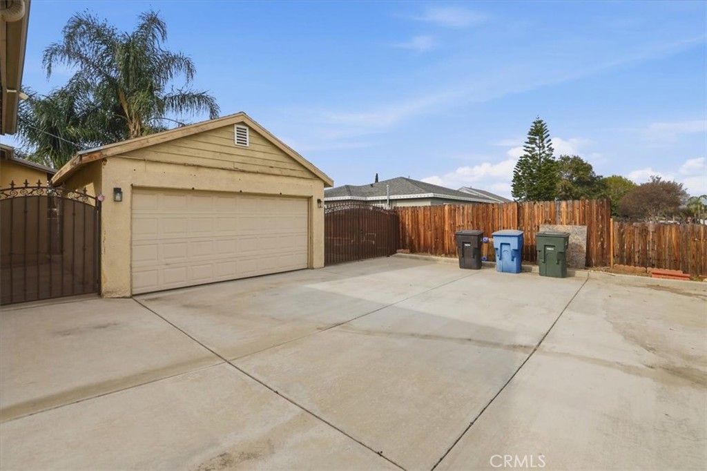 Residential for sale at 5111 Arlington Avenue, Riverside CA featuring 5 beds and 2 baths