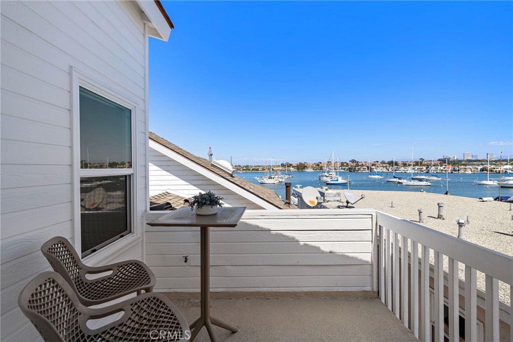 Residential Lease for rent at 207 E Edgewater Avenue Rear, Newport Beach CA featuring 2 beds and 2 baths