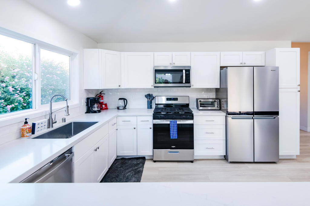 Residential Lease for rent at 79361 Port Royal Avenue, Bermuda Dunes CA featuring 3 beds and 2 baths