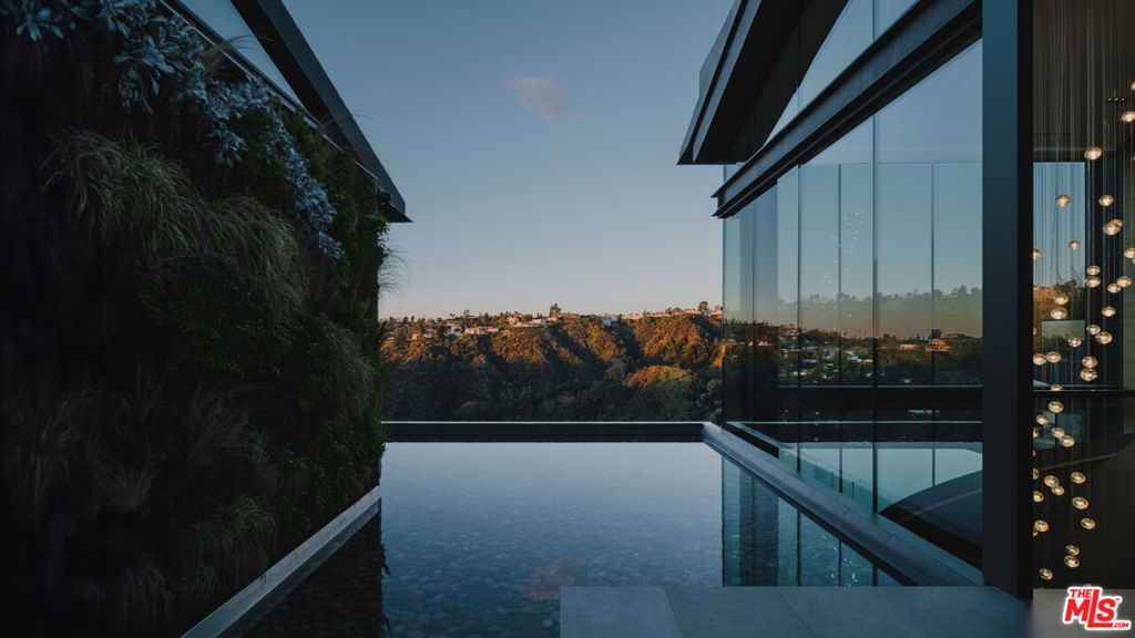 Residential Lease for rent at , Los Angeles, Los Angeles CA featuring 9 beds and 13 baths