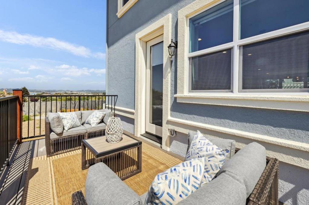 Residential for sale at 117 Skyline Vista Way, Watsonville CA featuring 3 beds and 4 baths