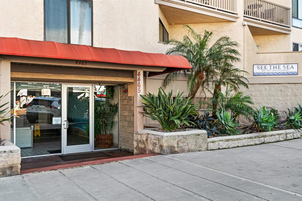 Residential for sale at 4465 Ocean Boulevard 4, San Diego CA featuring 1 bed and 1 bath