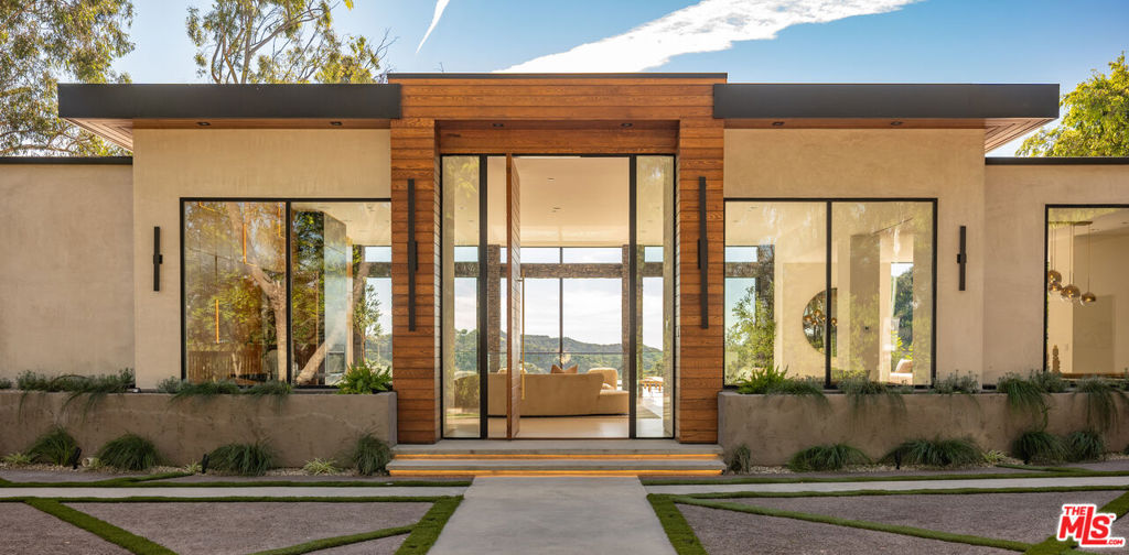 Residential for sale at 12752 Mulholland Drive, Beverly Hills CA featuring 5 beds and 6 baths