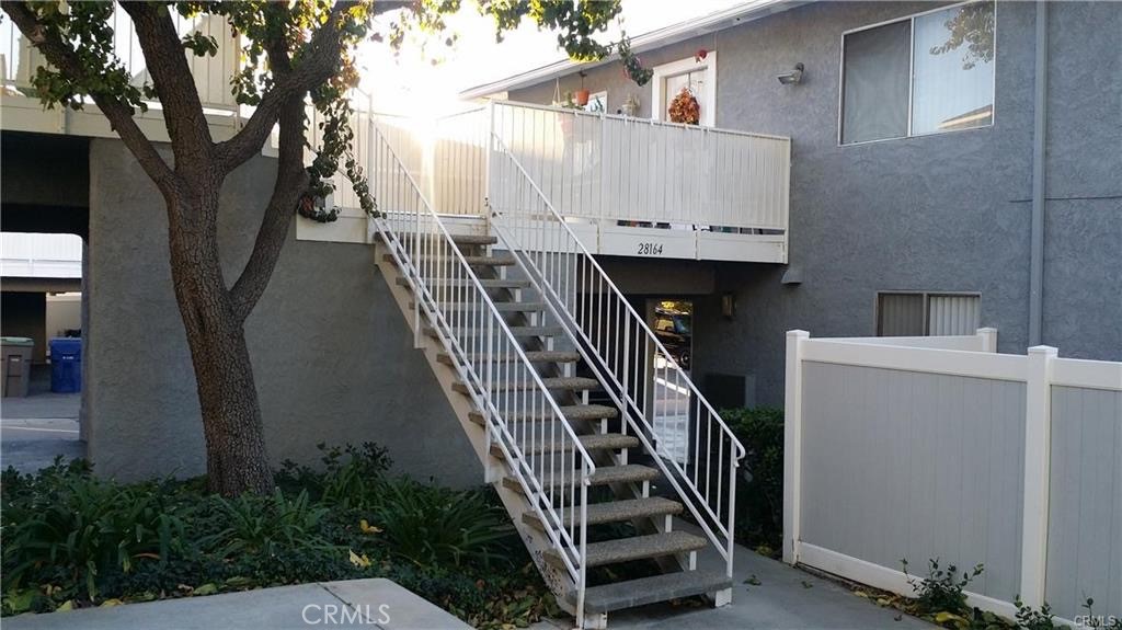 Residential Lease for rent at 28164 Robin Avenue, Saugus CA featuring 2 beds and 1 bath