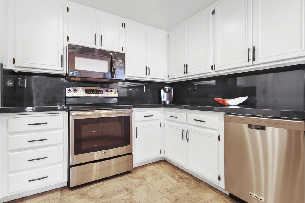 Residential for sale at 55378 Laurel, La Quinta CA featuring 2 beds and 2 baths