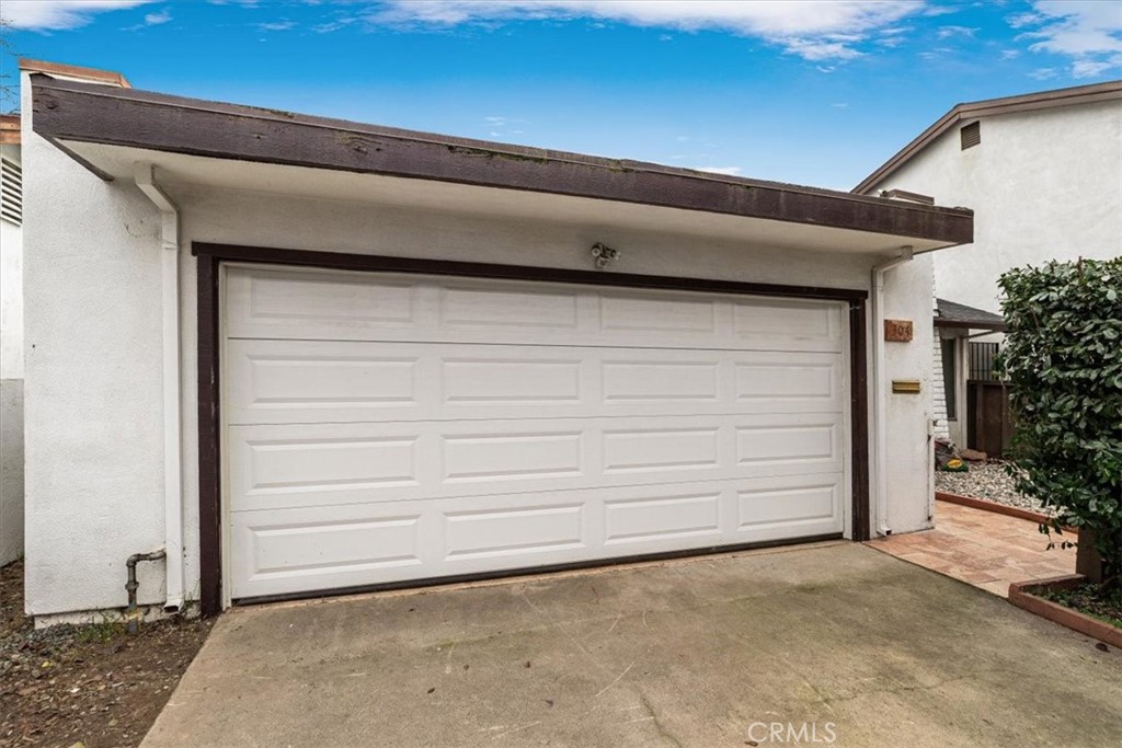 Residential for sale at 304 Los Verdes Ct, Modesto CA featuring 2 beds and 2 baths