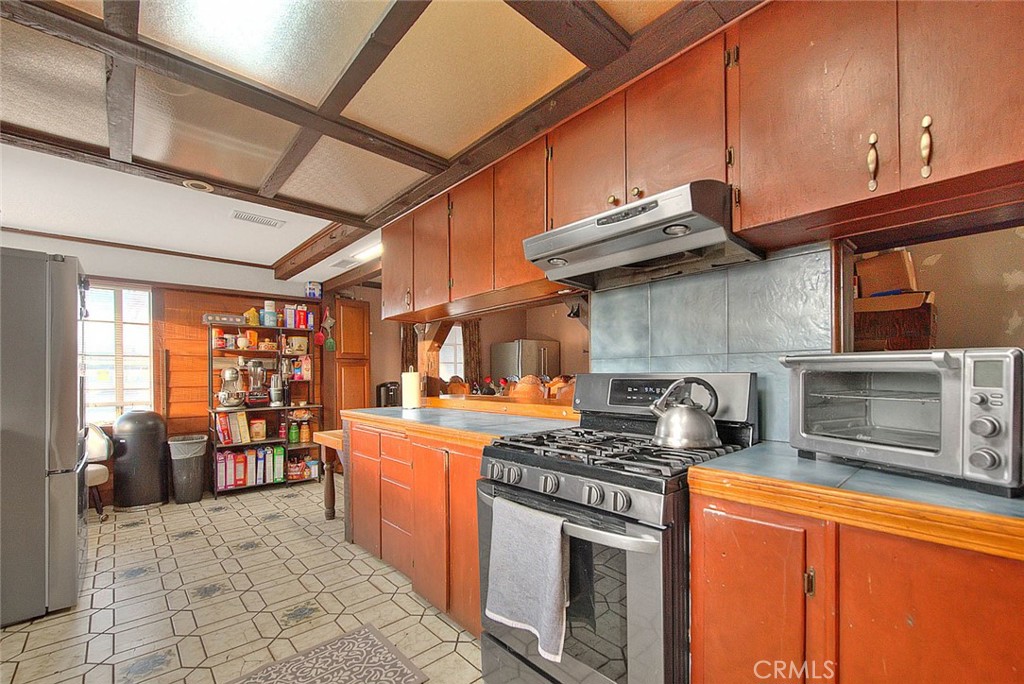 Residential for sale at 18087 San Bernardino, Bloomington CA featuring 3 beds and 2 baths