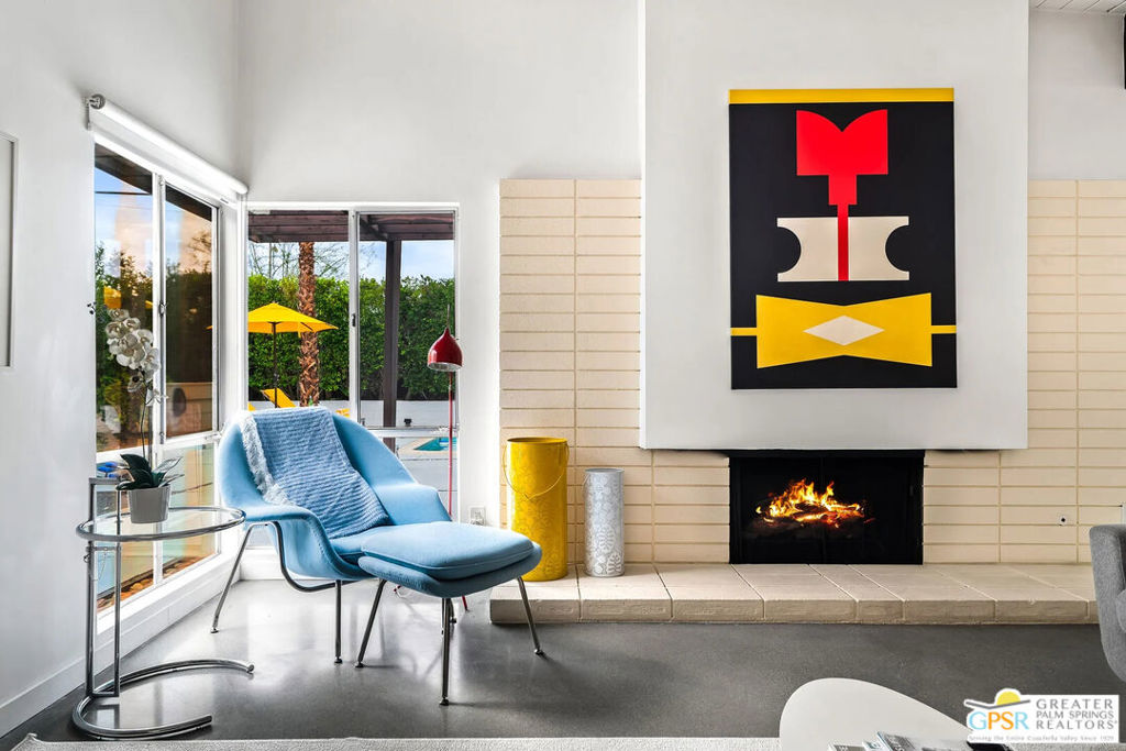 Residential Lease for rent at 400 E Glen Circle, Palm Springs CA featuring 3 beds and 2 baths