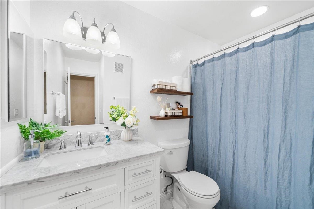 Residential for sale at 1085 Murrieta Blvd 124, Livermore CA featuring 1 bed and 1 bath