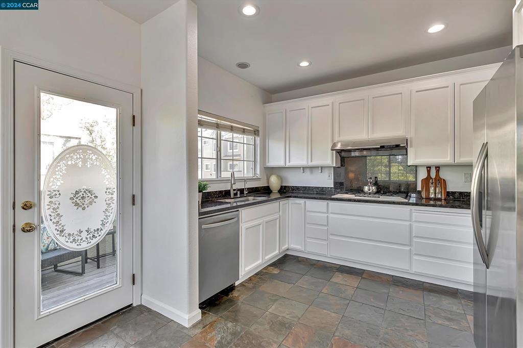 Residential Lease for rent at 618 Palomino Dr, Pleasanton CA featuring 3 beds and 3 baths