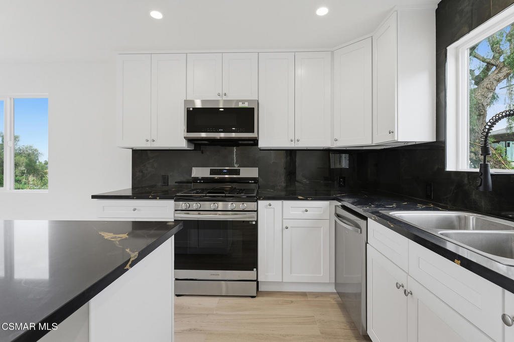 Residential Lease for rent at 265 Mcknight Road, Newbury Park, Ventura County CA featuring 2 beds and 3 baths