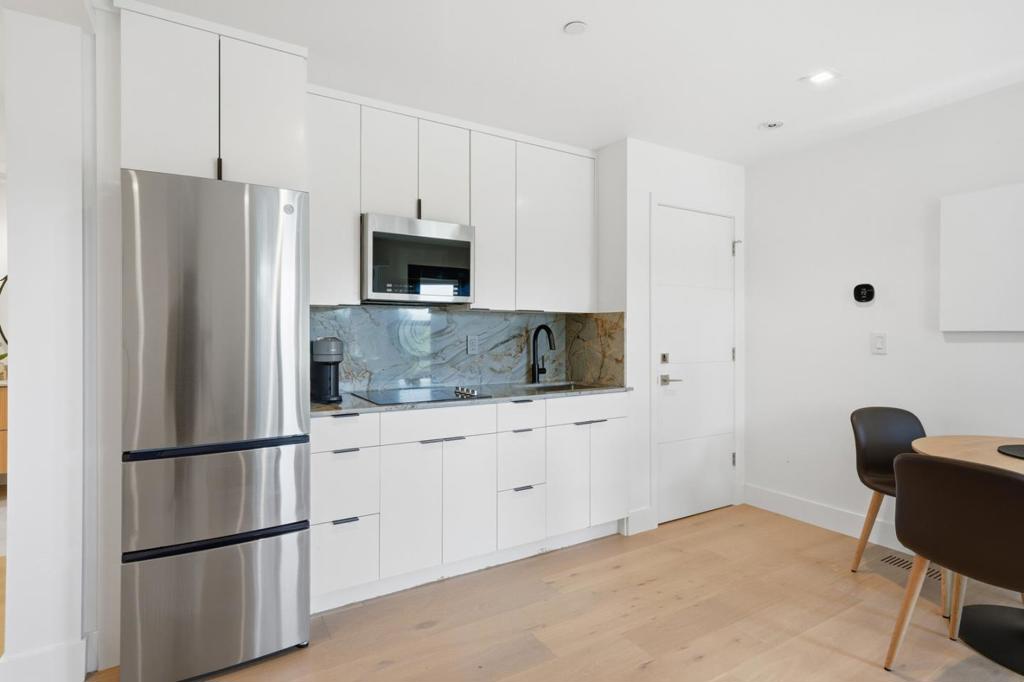 Residential Lease for rent at 95 Lerida Court B, Portola Valley CA featuring 1 bed and 1 bath