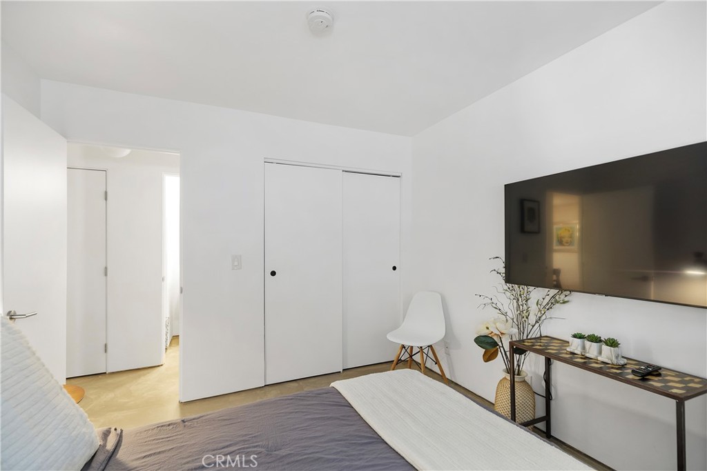 Residential for sale at 2825 N Los Felices Road 114, Palm Springs CA featuring 1 bed and 1 bath