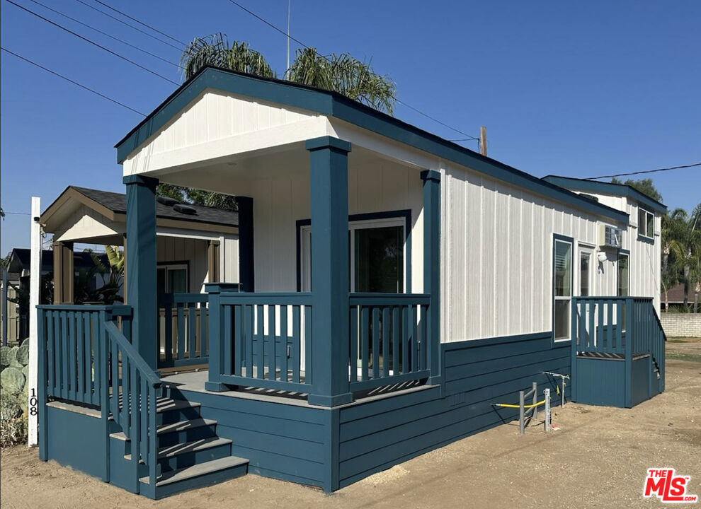 Residential Lease for rent at 17650 Grand Avenue 110, Lake Elsinore CA featuring 2 beds and 1 bath