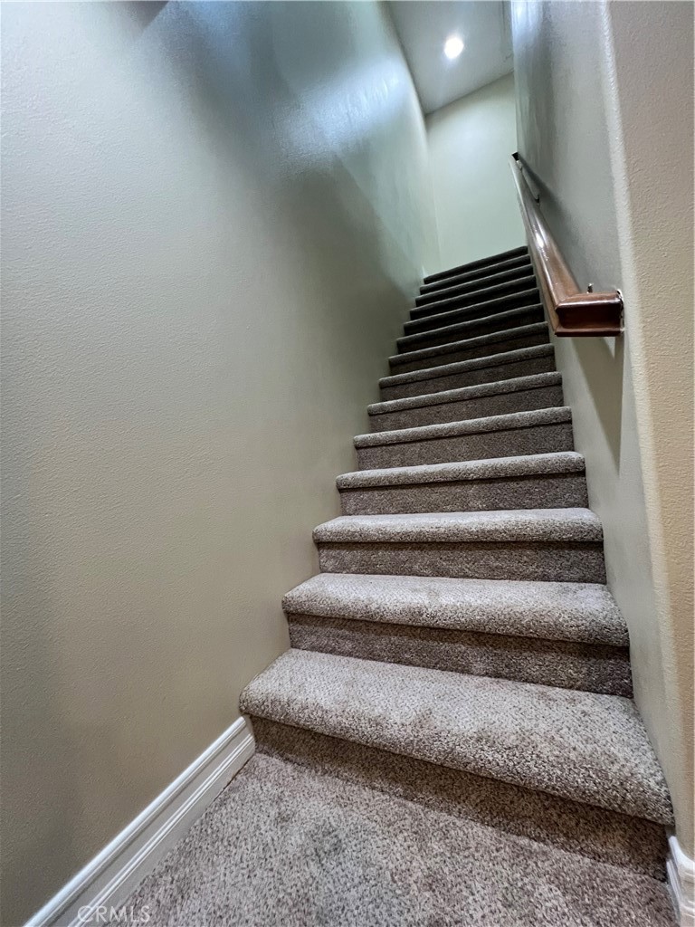 Residential Lease for rent at 3356 Via Parma, Costa Mesa CA featuring 3 beds and 3 baths