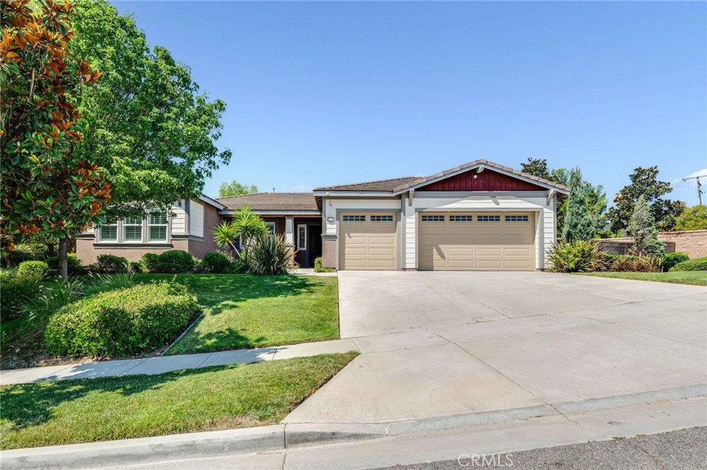 Residential Lease for rent at 610 Barbre, Corona CA featuring 3 beds and 3 baths