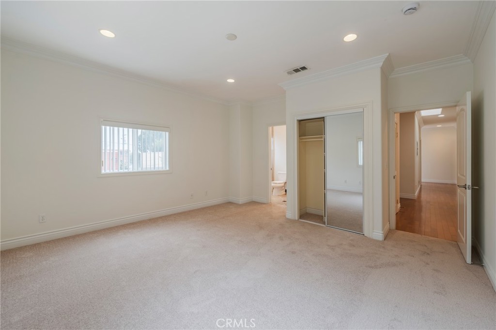 Residential Lease for rent at 11963 Manor Drive B, Hawthorne CA featuring 4 beds and 5 baths