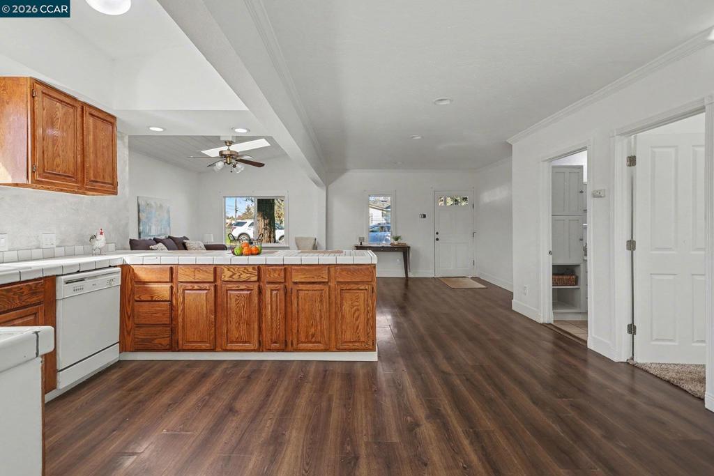 Residential for sale at 2900 Leslie Ave, Martinez CA featuring 2 beds and 1 bath