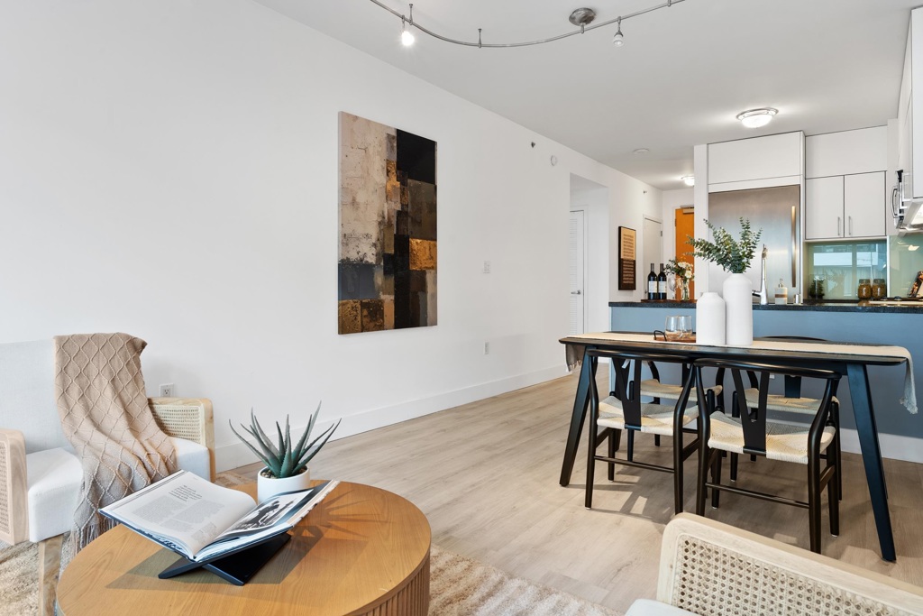 Residential for sale at 318 Spear St 4H, San Francisco CA featuring 1 bed and 1 bath