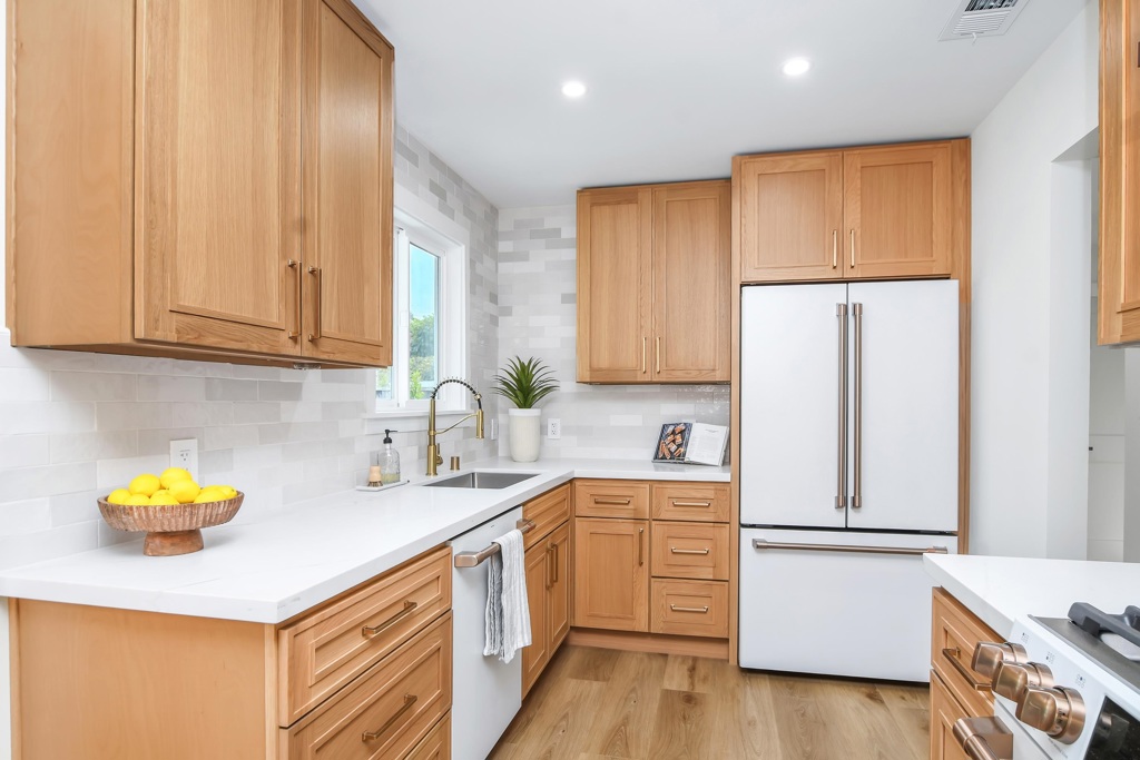 Residential for sale at 4 Rosalita Ln, Millbrae CA featuring 3 beds and 1 bath