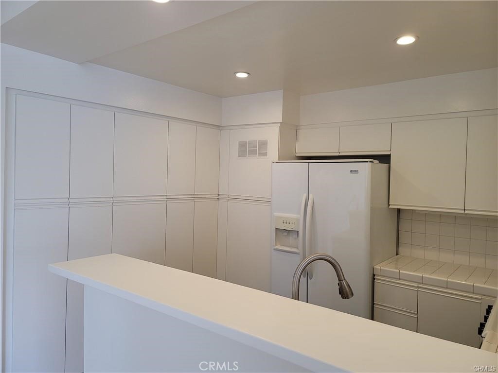 Residential Lease for rent at 360 S Los Robles Avenue 7, Pasadena CA featuring 2 beds and 2 baths