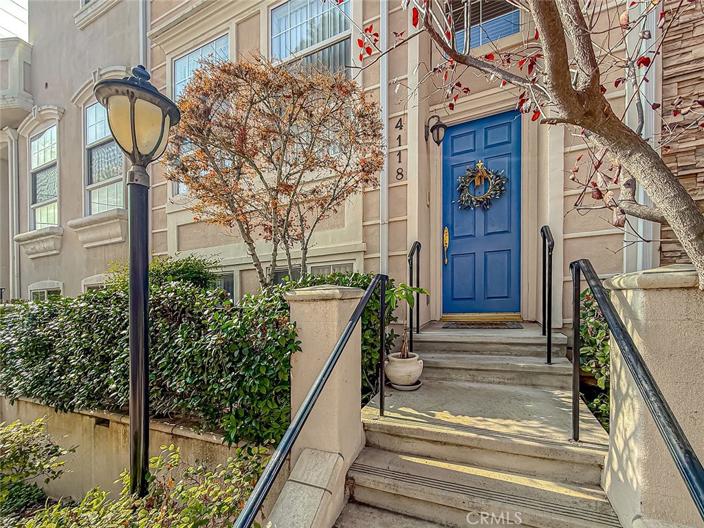 Residential for sale at 4118 W Kling, Burbank CA featuring 4 beds and 4 baths