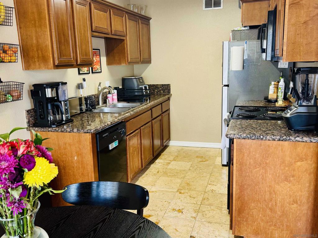 Residential Lease for rent at 7594 Park Ridge Blvd 13, San Diego CA featuring 2 beds and 2 baths