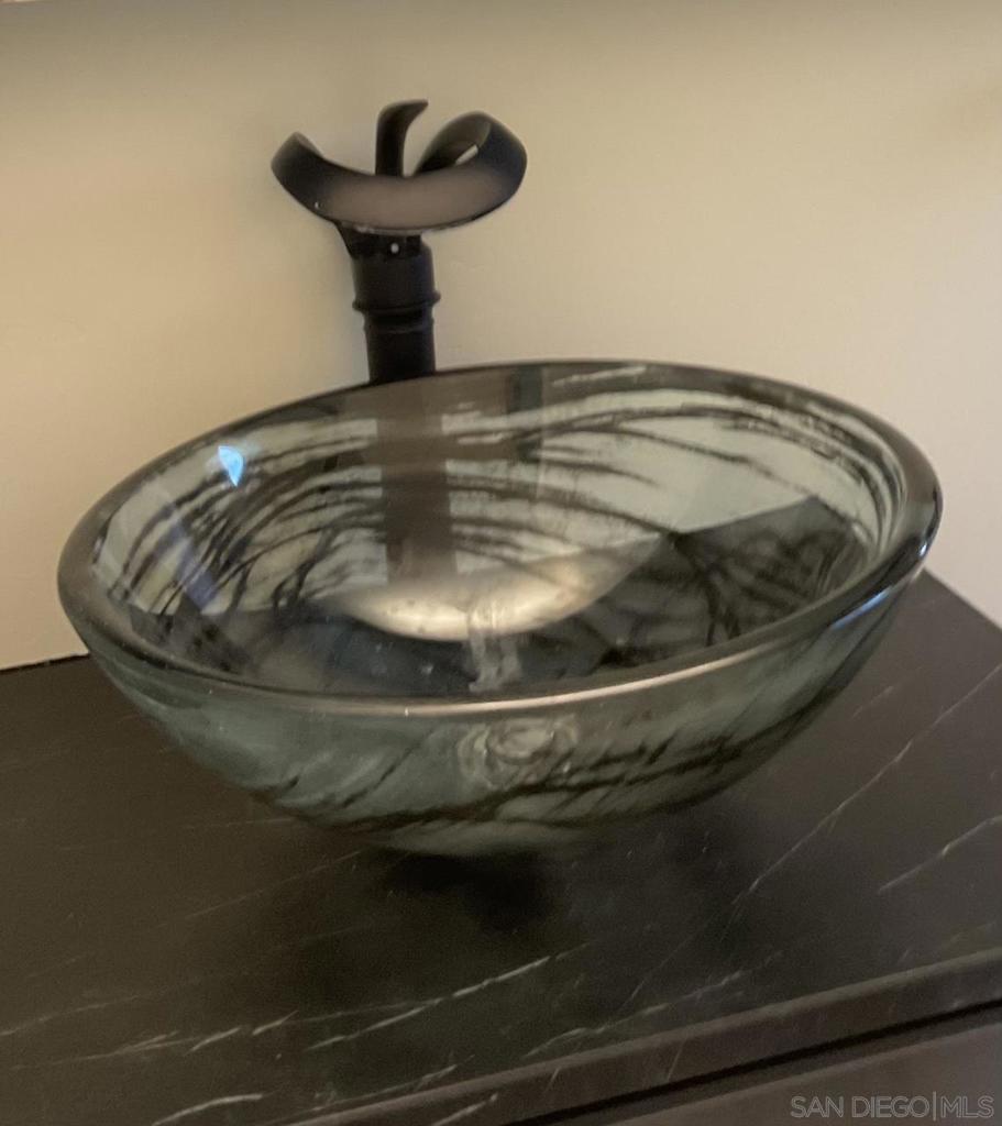 Residential Lease for rent at 3040 Newell St, San Diego CA featuring 2 beds and 1 bath