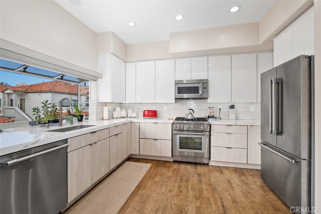 Residential for sale at 40 Tennis Villas, Dana Point CA featuring 2 beds and 2 baths