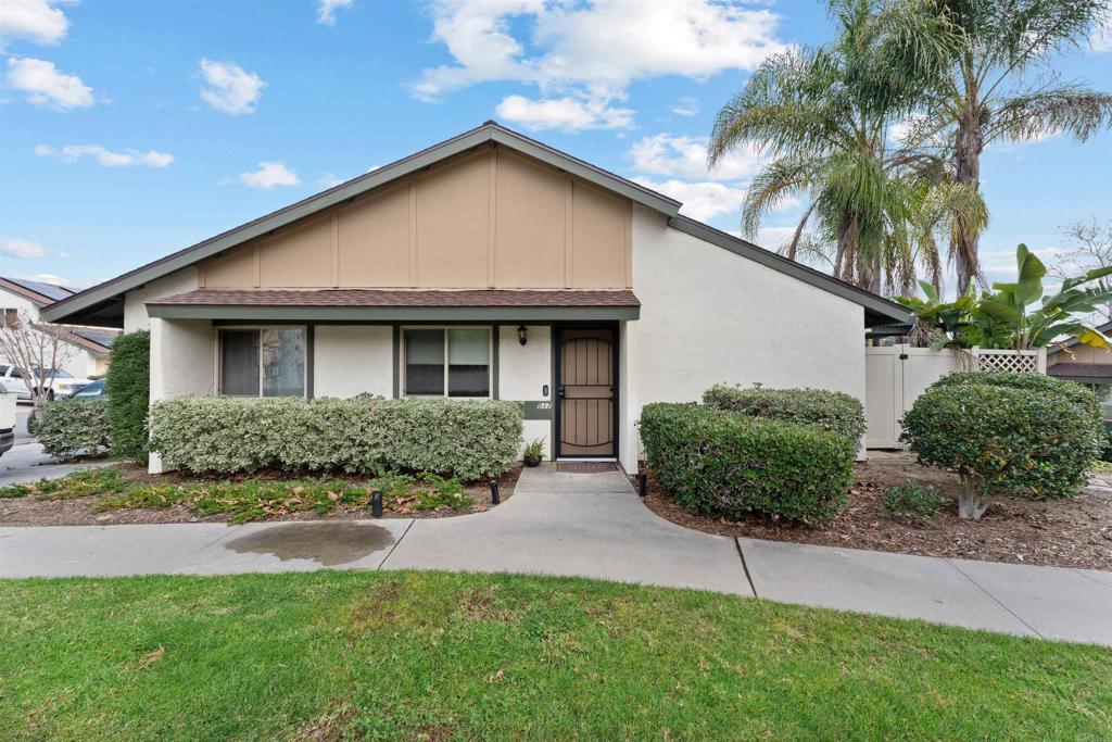 Residential for sale at 517 Smoketree Gln, Escondido CA featuring 2 beds and 1 bath