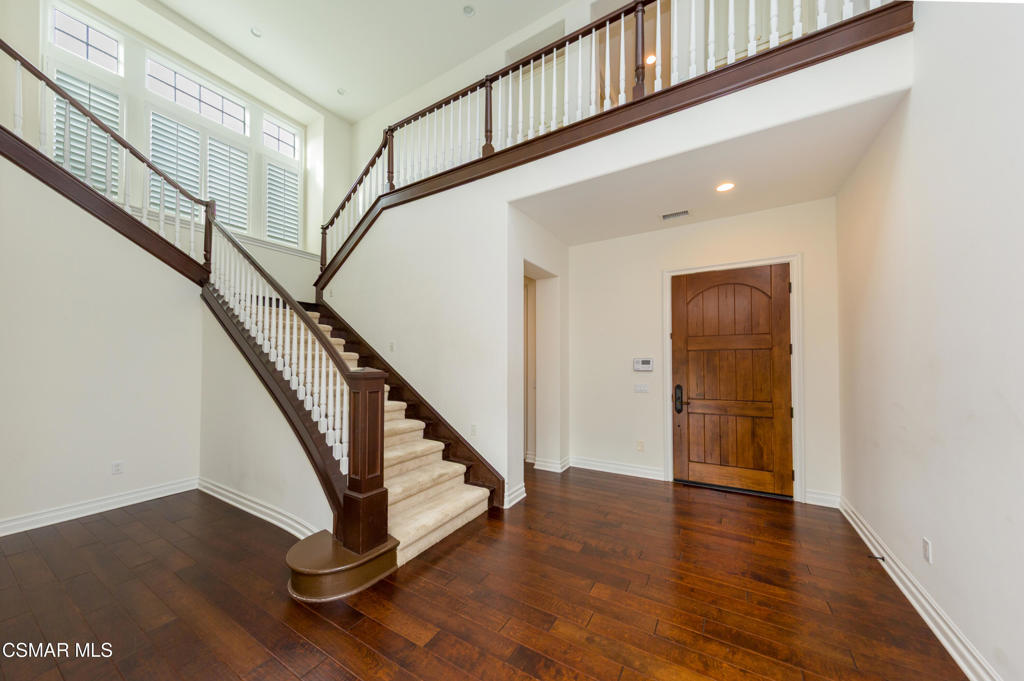 Residential for sale at 25480 Prado De Oro, Calabasas CA featuring 5 beds and 6 baths