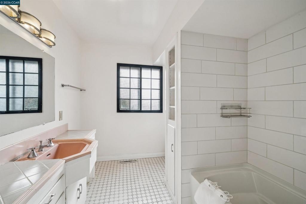 Residential Lease for rent at 818 Solana Dr, Lafayette CA featuring 3 beds and 2 baths