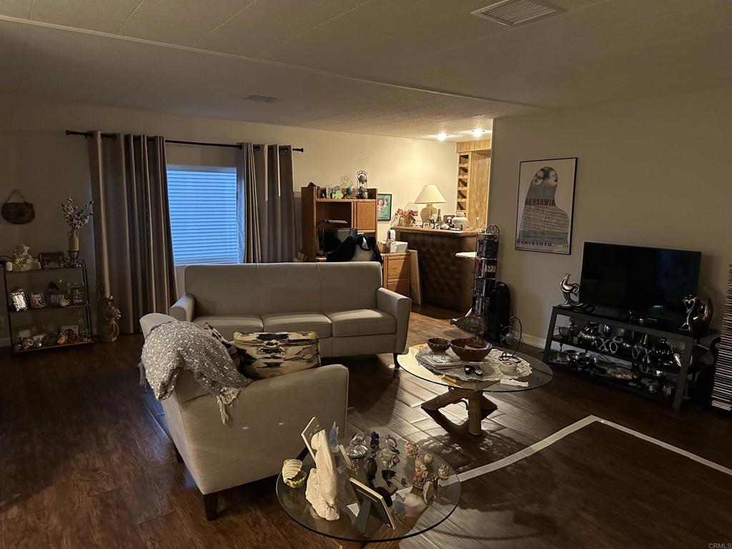 Manufactured In Park for sale at 21433 Tumbleweed Way, Saugus CA featuring 2 beds and 2 baths