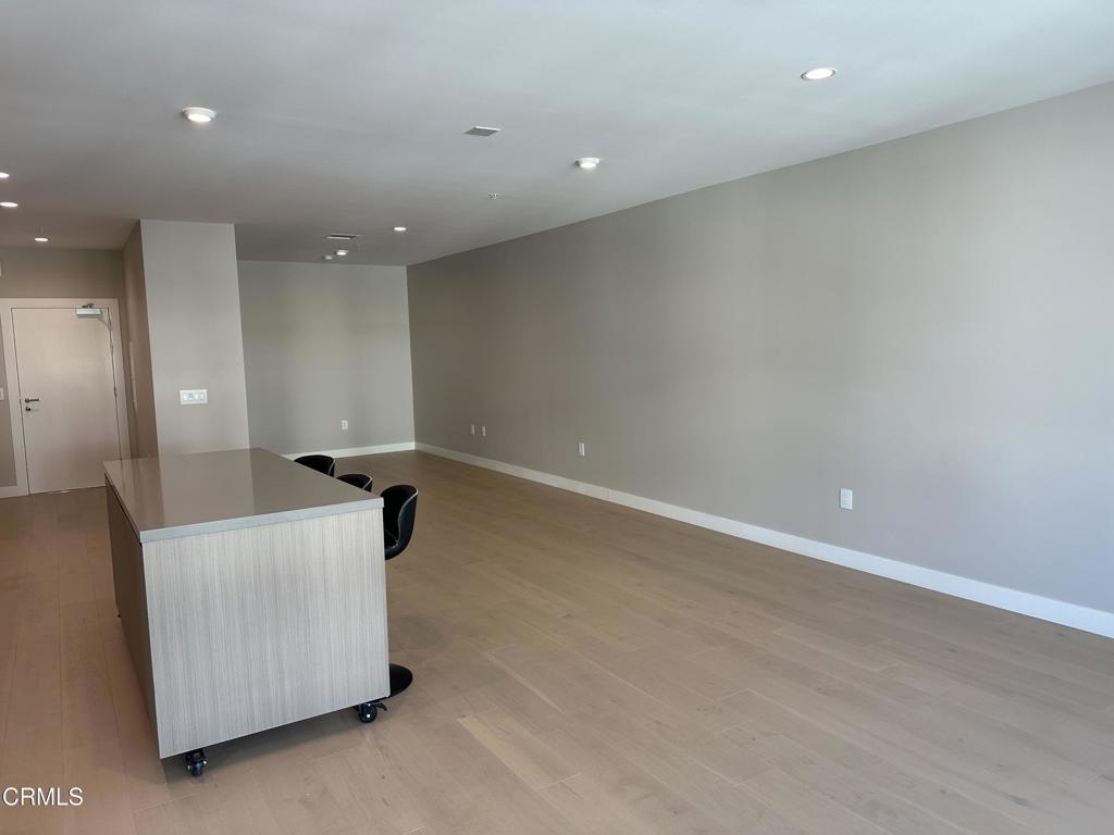 Residential Lease for rent at 39 S Los Robles Avenue 4009, Pasadena CA featuring 2 beds and 2 baths