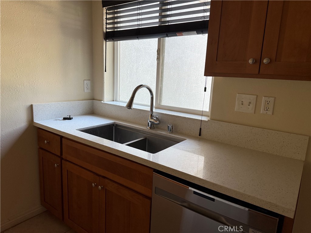 Residential Lease for rent at 1555 Orange 1002, Redlands CA featuring 3 beds and 3 baths