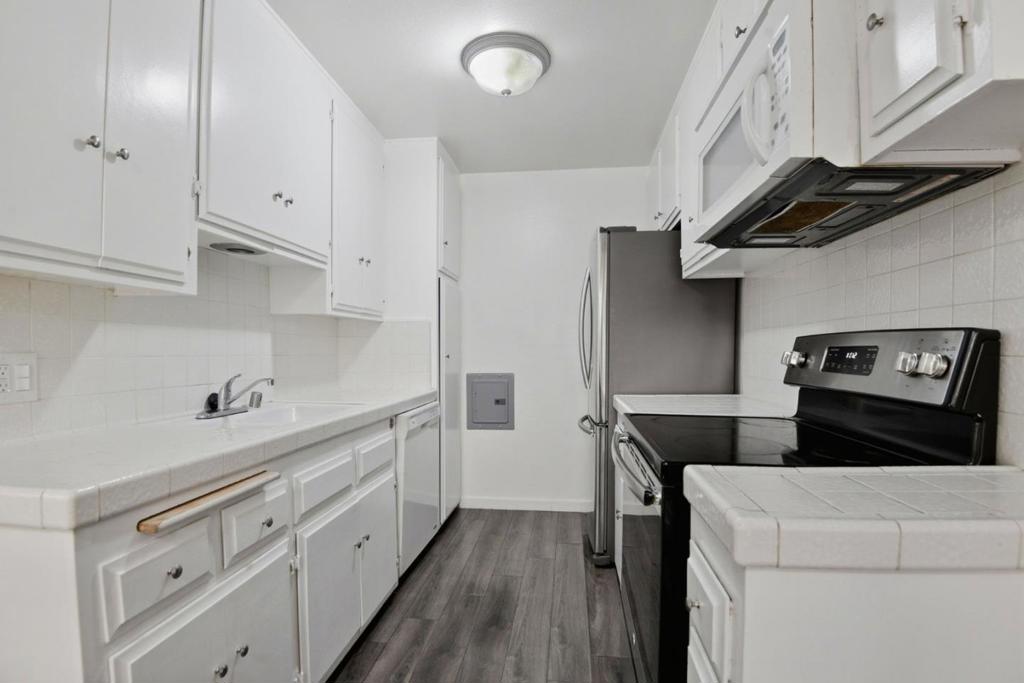 Residential Lease for rent at 545 Chestnut Avenue 206, Long Beach CA featuring 1 bed and 1 bath