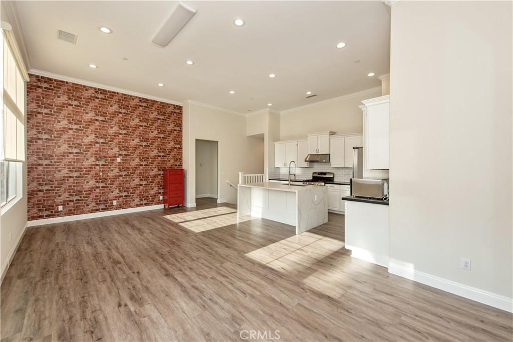 Residential Lease for rent at 128 Rose Arch, Irvine CA featuring 2 beds and 3 baths