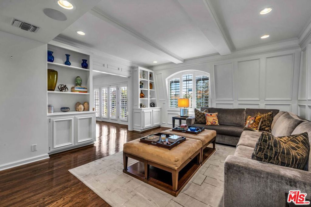 Residential Lease for rent at 11745 Montana Avenue 301, Los Angeles, Los Angeles County CA featuring 2 beds and 3 baths