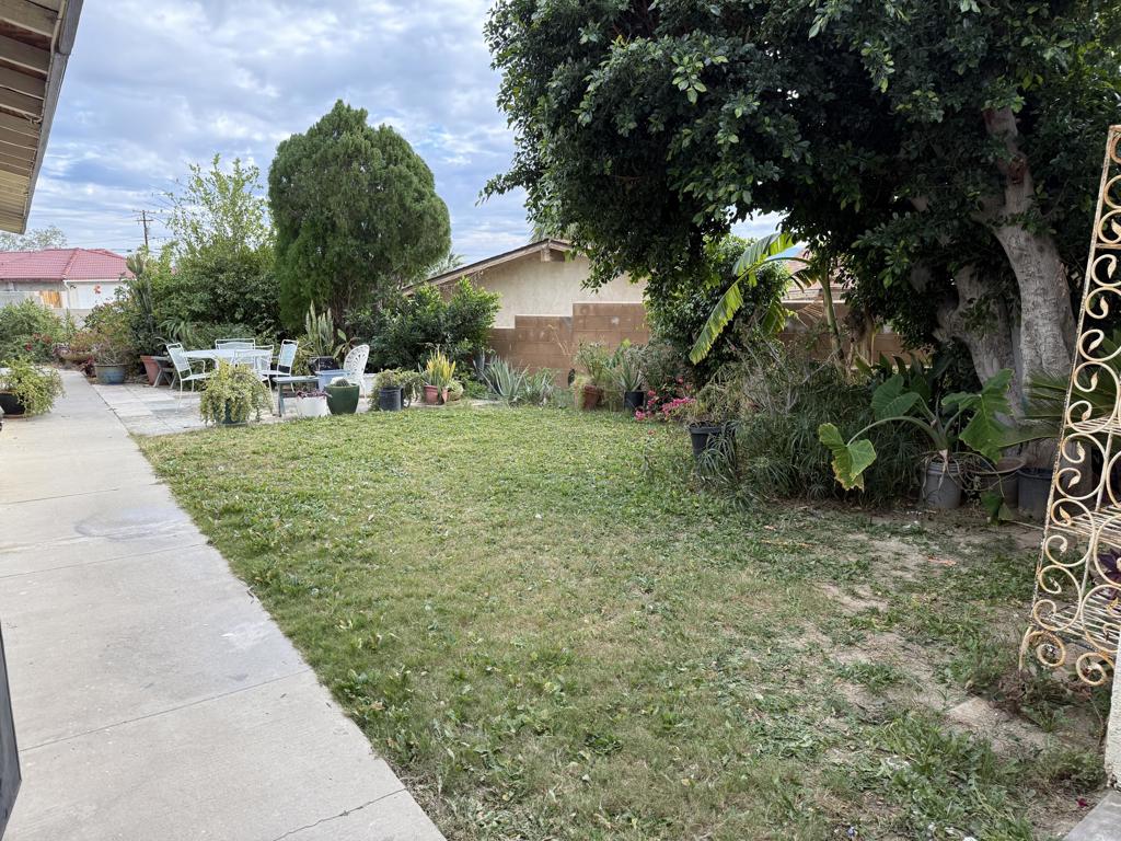 Residential Lease for rent at 9871 Valencia Drive B, Desert Hot Springs CA featuring 2 beds and 1 bath