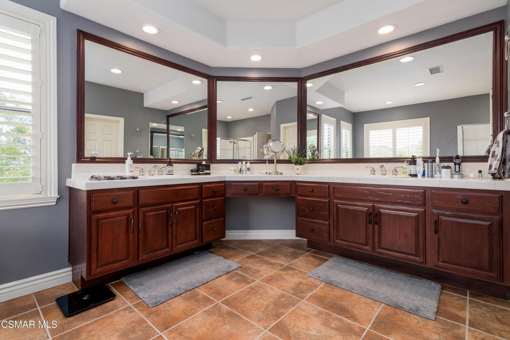 Residential Lease for rent at 499 Via Galo, Newbury Park CA featuring 4 beds and 3 baths