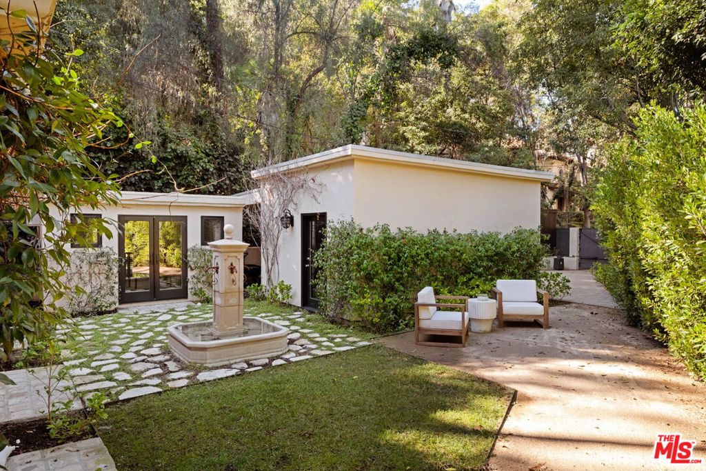 Active for sale at Los Angeles, CA, Los Angeles, CA CA and 2 baths