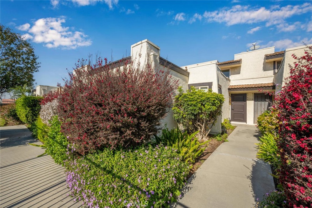 Residential Lease for rent at 5764 Laguna, Cypress CA featuring 2 beds and 2 baths